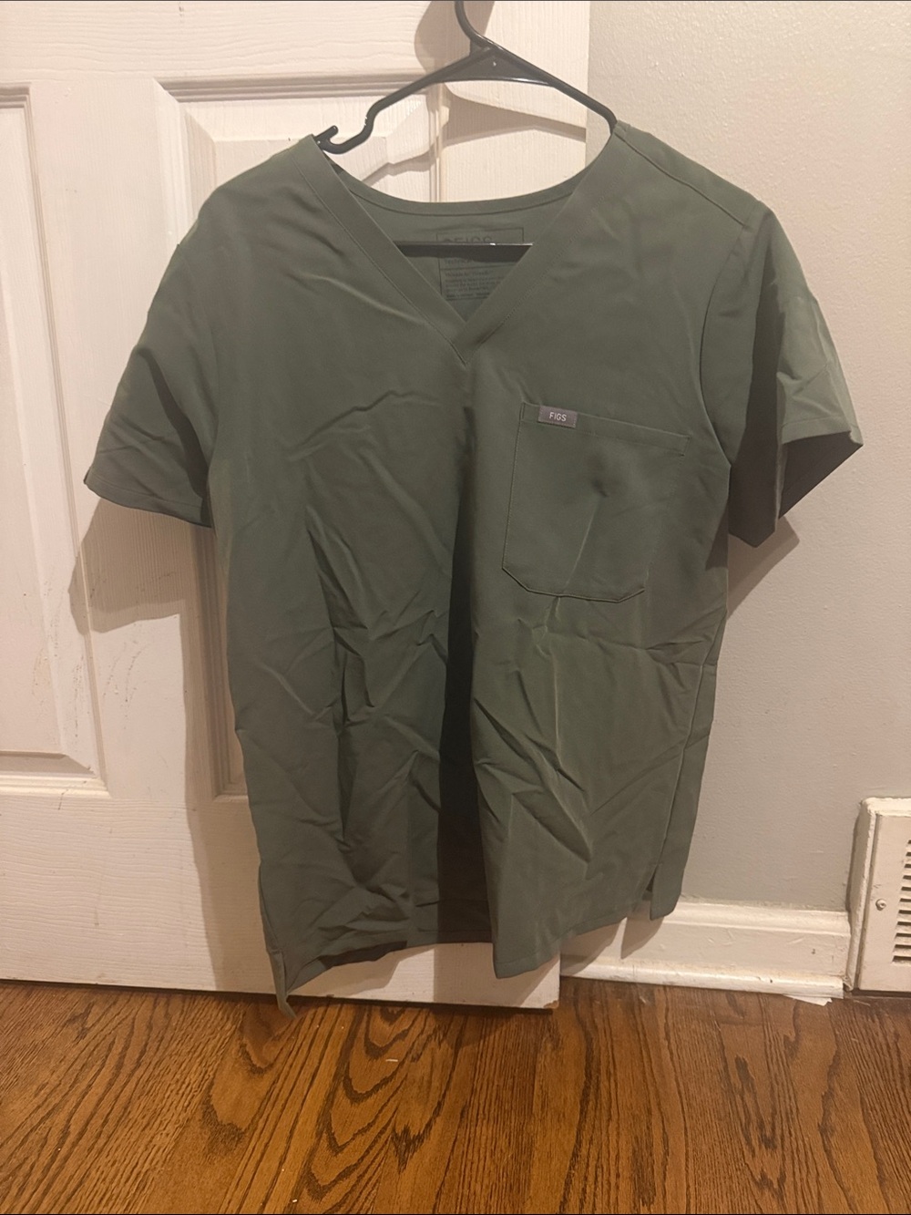 Figs Olive Green V-Neck Women’s Short Sleeve Scrub Top